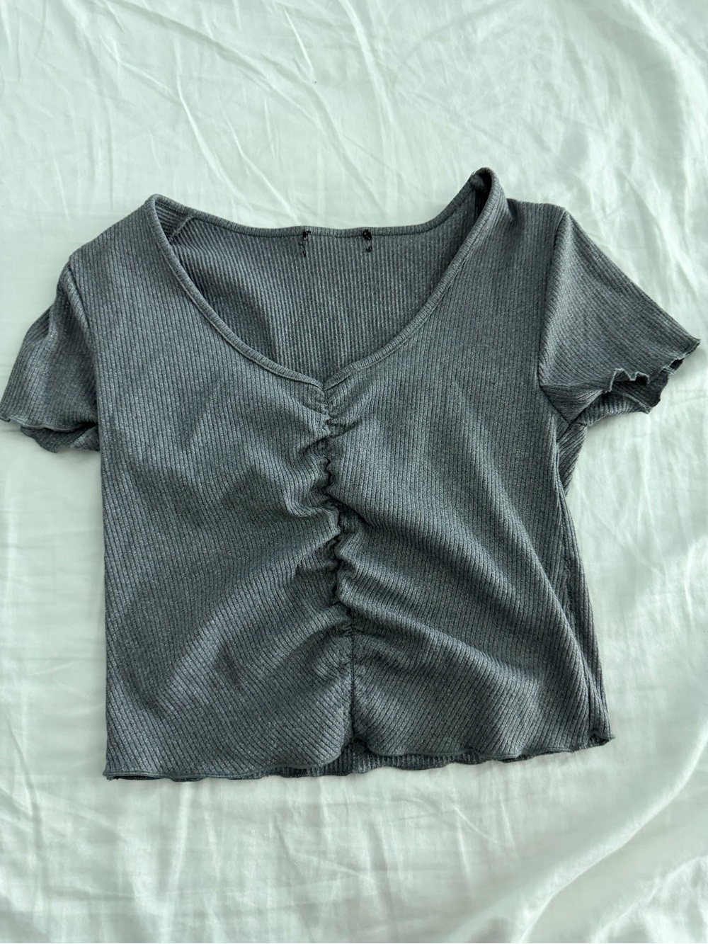 Women’s Gray Ribbed Ruched V-Neck Short Sleeve Top